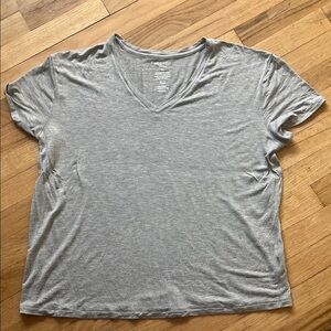 Nine West Light Gray V-Neck Soft Spun Essential Tee XL